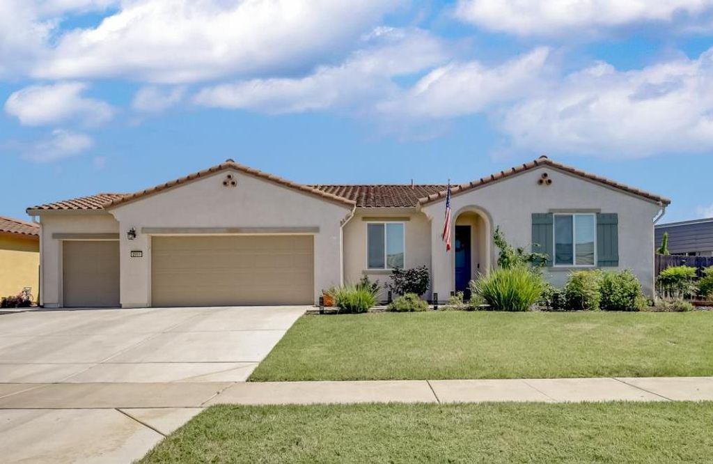 2011 Coffee Creek Way, Plumas Lake, CA 95961