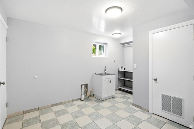 914 E CASA BLANCO AVE. AVE, Midvale, UT 84047