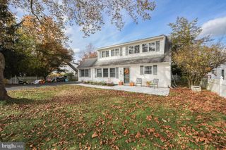 17 QUAY RD, Levittown, PA 19057
