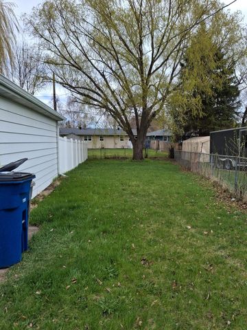 1102 19th Street N, Moorhead, MN 56560