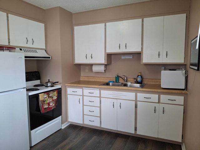 1102 19th Street N, Moorhead, MN 56560