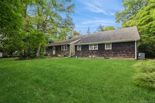17 Washington Avenue, Holtsville, NY 11742