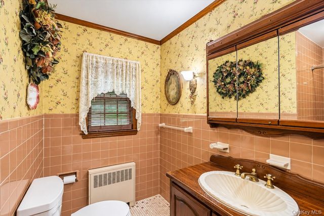 17 Washington Avenue, Holtsville, NY 11742