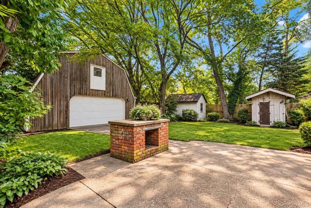 17 Washington Avenue, Holtsville, NY 11742