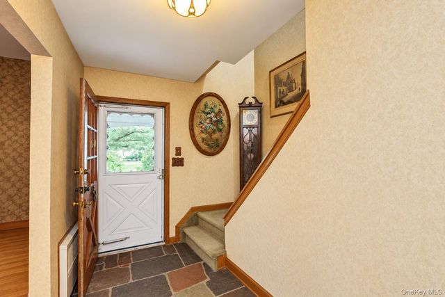 17 Washington Avenue, Holtsville, NY 11742