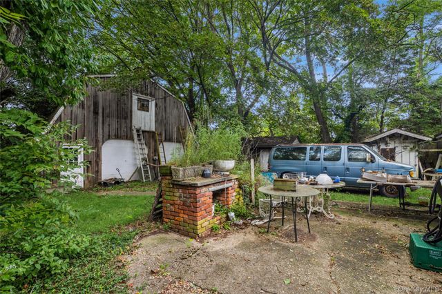 17 Washington Avenue, Holtsville, NY 11742