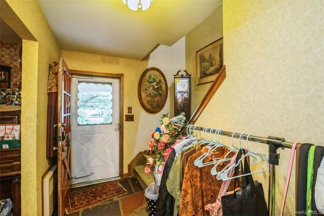 17 Washington Avenue, Holtsville, NY 11742