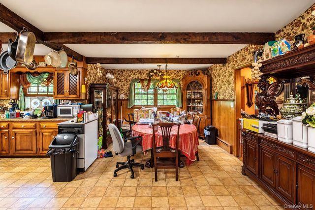 17 Washington Avenue, Holtsville, NY 11742