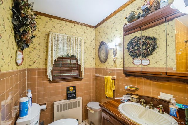 17 Washington Avenue, Holtsville, NY 11742