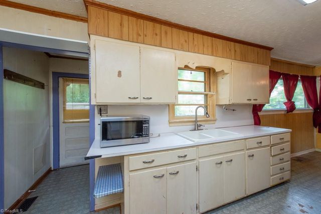 3316 Pine Valley Road, High Point, NC 27265