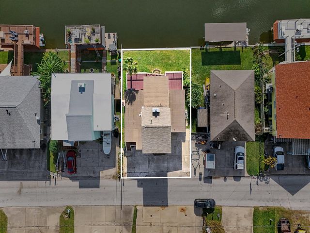 658 Warsaw Street, Bayou Vista, TX 77563