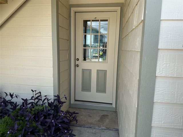 658 Warsaw Street, Bayou Vista, TX 77563