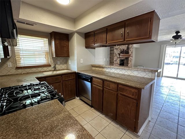 658 Warsaw Street, Bayou Vista, TX 77563
