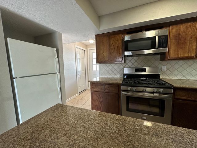 658 Warsaw Street, Bayou Vista, TX 77563