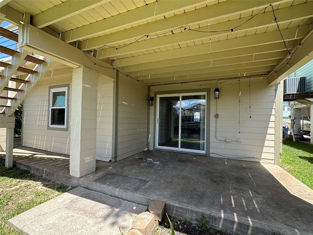 658 Warsaw Street, Bayou Vista, TX 77563