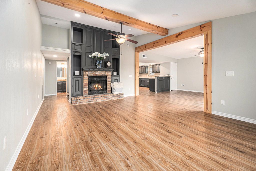 658 Warsaw Street, Bayou Vista, TX 77563