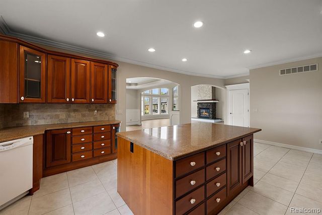 66701 Notre Dame Boulevard, Washington, MI 48095