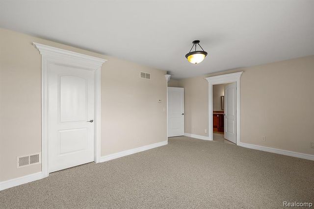 66701 Notre Dame Boulevard, Washington, MI 48095