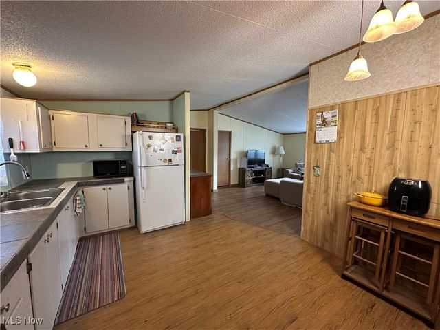 60 Flamingo Avenue, Amherst, OH 44001