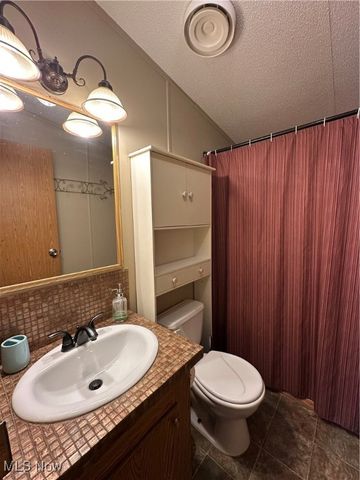 60 Flamingo Avenue, Amherst, OH 44001