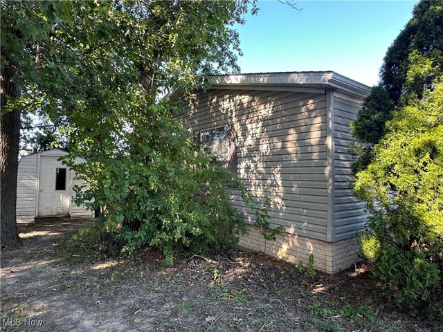 60 Flamingo Avenue, Amherst, OH 44001