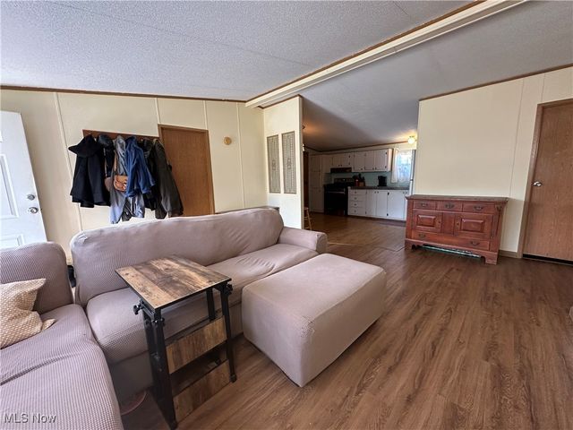 60 Flamingo Avenue, Amherst, OH 44001