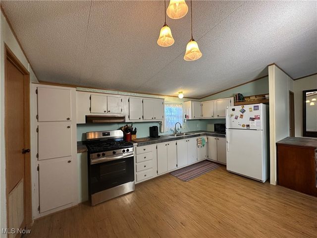 60 Flamingo Avenue, Amherst, OH 44001