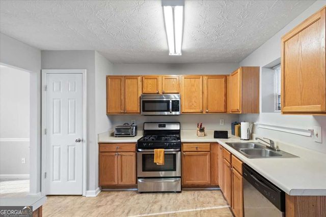 2628 ESSEX Court, Conyers, GA 30013