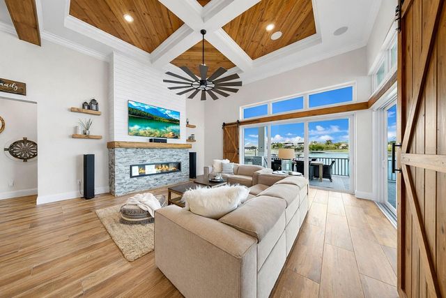 813 MANNS HARBOR DRIVE, Apollo Beach, FL 33572