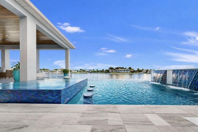 813 MANNS HARBOR DRIVE, Apollo Beach, FL 33572