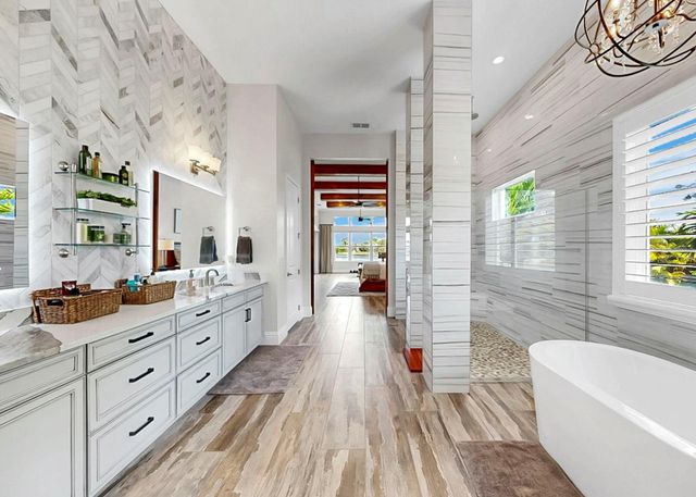 813 MANNS HARBOR DRIVE, Apollo Beach, FL 33572