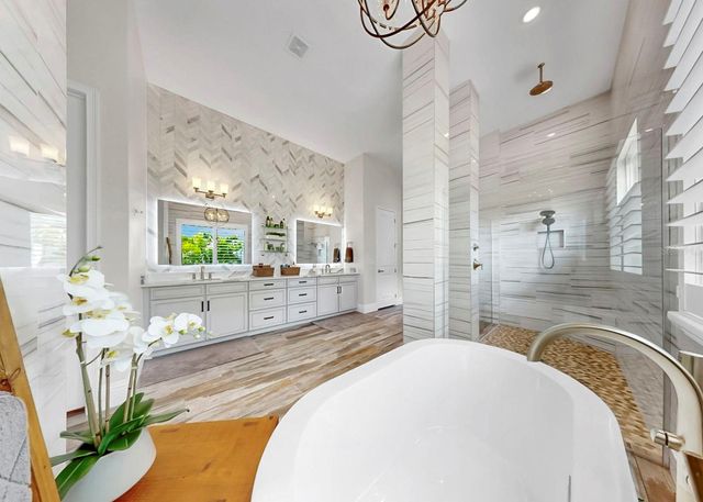 813 MANNS HARBOR DRIVE, Apollo Beach, FL 33572