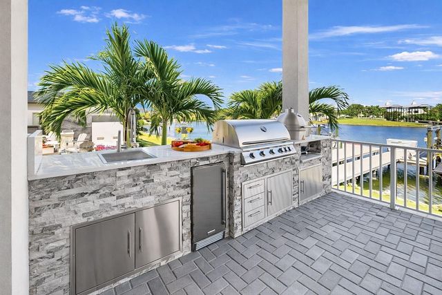 813 MANNS HARBOR DRIVE, Apollo Beach, FL 33572