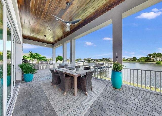 813 MANNS HARBOR DRIVE, Apollo Beach, FL 33572