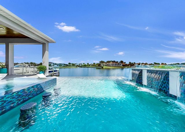 813 MANNS HARBOR DRIVE, Apollo Beach, FL 33572