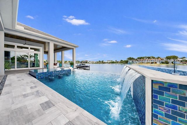 813 MANNS HARBOR DRIVE, Apollo Beach, FL 33572