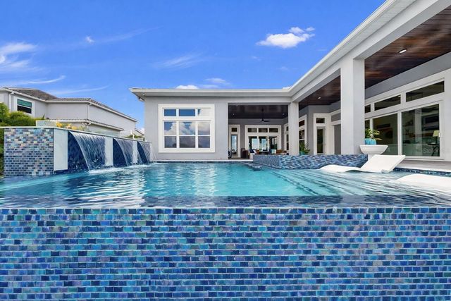 813 MANNS HARBOR DRIVE, Apollo Beach, FL 33572