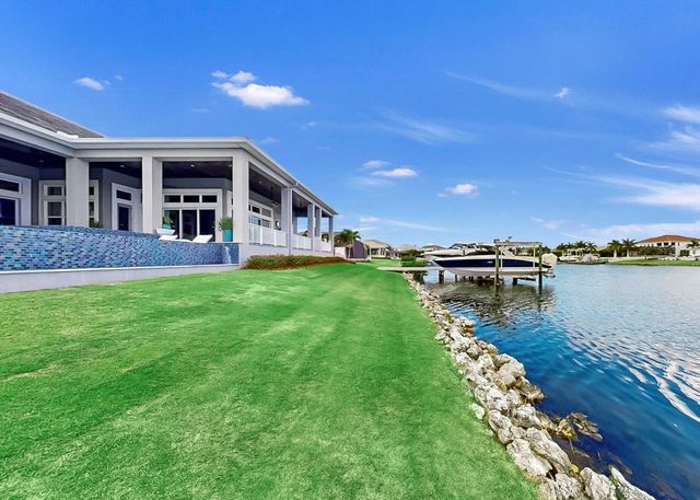 813 MANNS HARBOR DRIVE, Apollo Beach, FL 33572