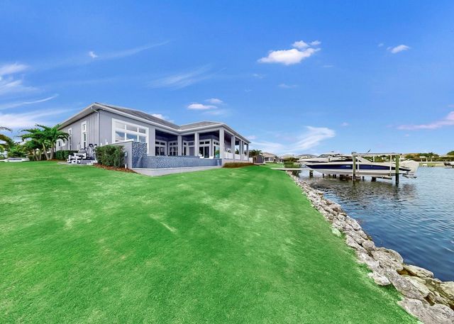 813 MANNS HARBOR DRIVE, Apollo Beach, FL 33572