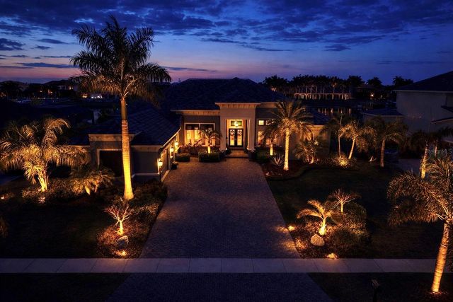 813 MANNS HARBOR DRIVE, Apollo Beach, FL 33572