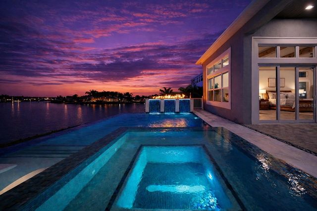 813 MANNS HARBOR DRIVE, Apollo Beach, FL 33572