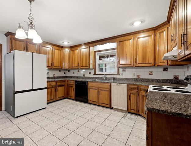 512 W ROCKY RUN RD, Fredericksburg, VA 22406