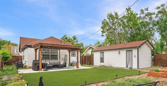 2744 Catherine Street, Dallas, TX 75211