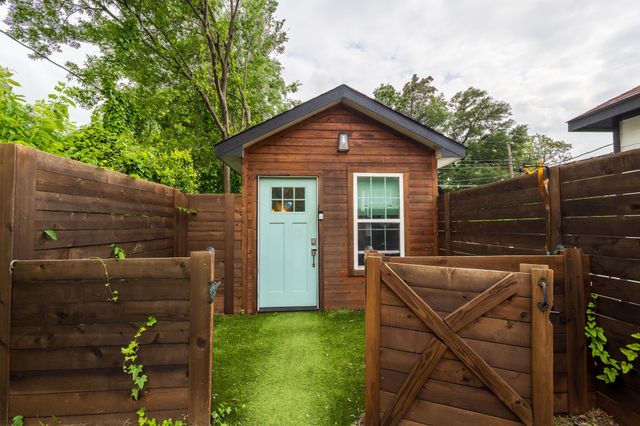 2744 Catherine Street, Dallas, TX 75211