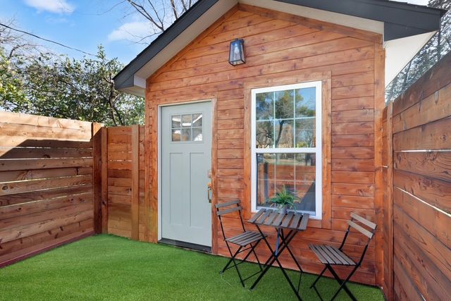 2744 Catherine Street, Dallas, TX 75211