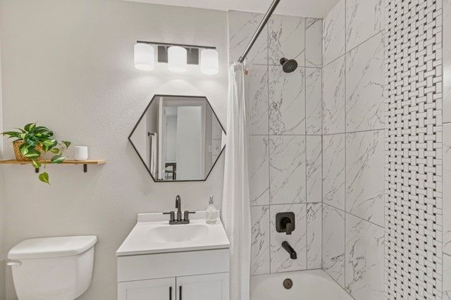 2744 Catherine Street, Dallas, TX 75211