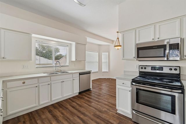 3307 PINE TOP DRIVE, Valrico, FL 33594