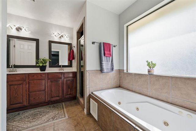 139 Tulip Trail, Edmond, OK 73025