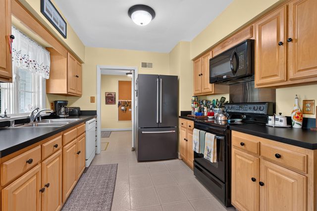 1566 Tates Creek Road, Lexington, KY 40502