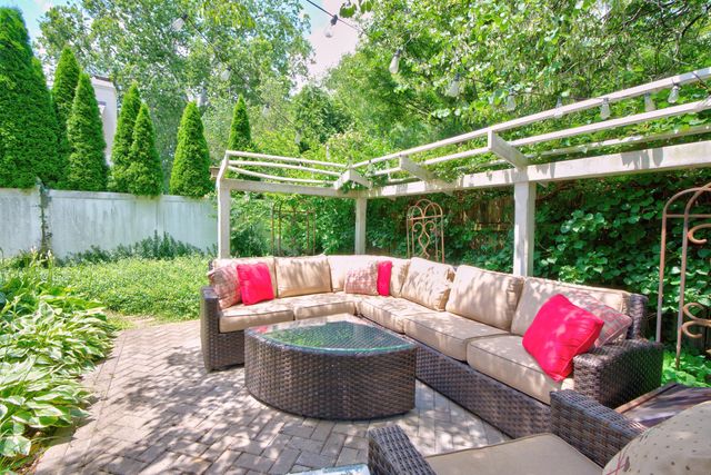 1566 Tates Creek Road, Lexington, KY 40502